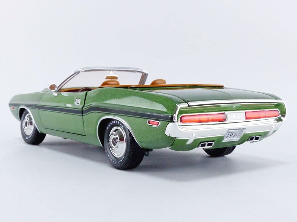 New Greenlight Diecast 1970 Dodge Challenger R/T Convertible Run with the  Dodge Scat Pack Diecast, Green 13586