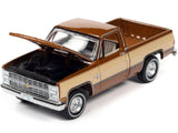 Auto World - 1/64 Muscle Trucks 2021-1983 Chevrolet Silverado 10 Fleetside Pickup