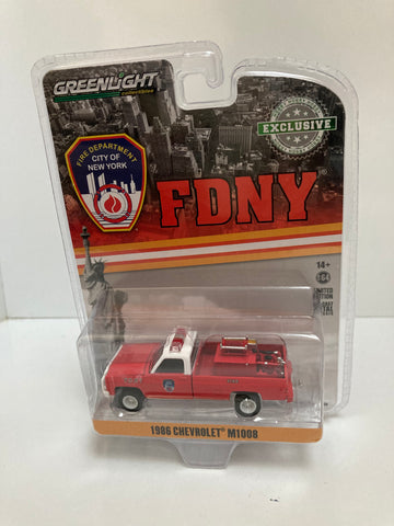 1986 CHEVROLET M1008 PICKUP W/FIRE EQUIPMENT FDNY NEW YORK 1/64 GREENLIGHT 30240