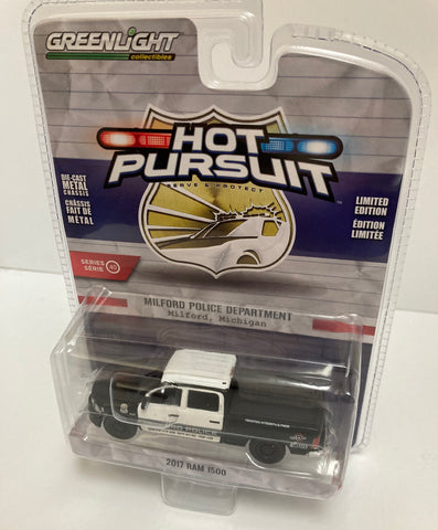 Greenlight 1:64 Hot Pursuit R40 2017 Ram 1500 SSV 4x4 Pickup Truck Bed Cover